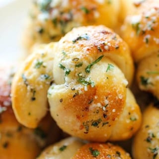 Full Garlic Knots